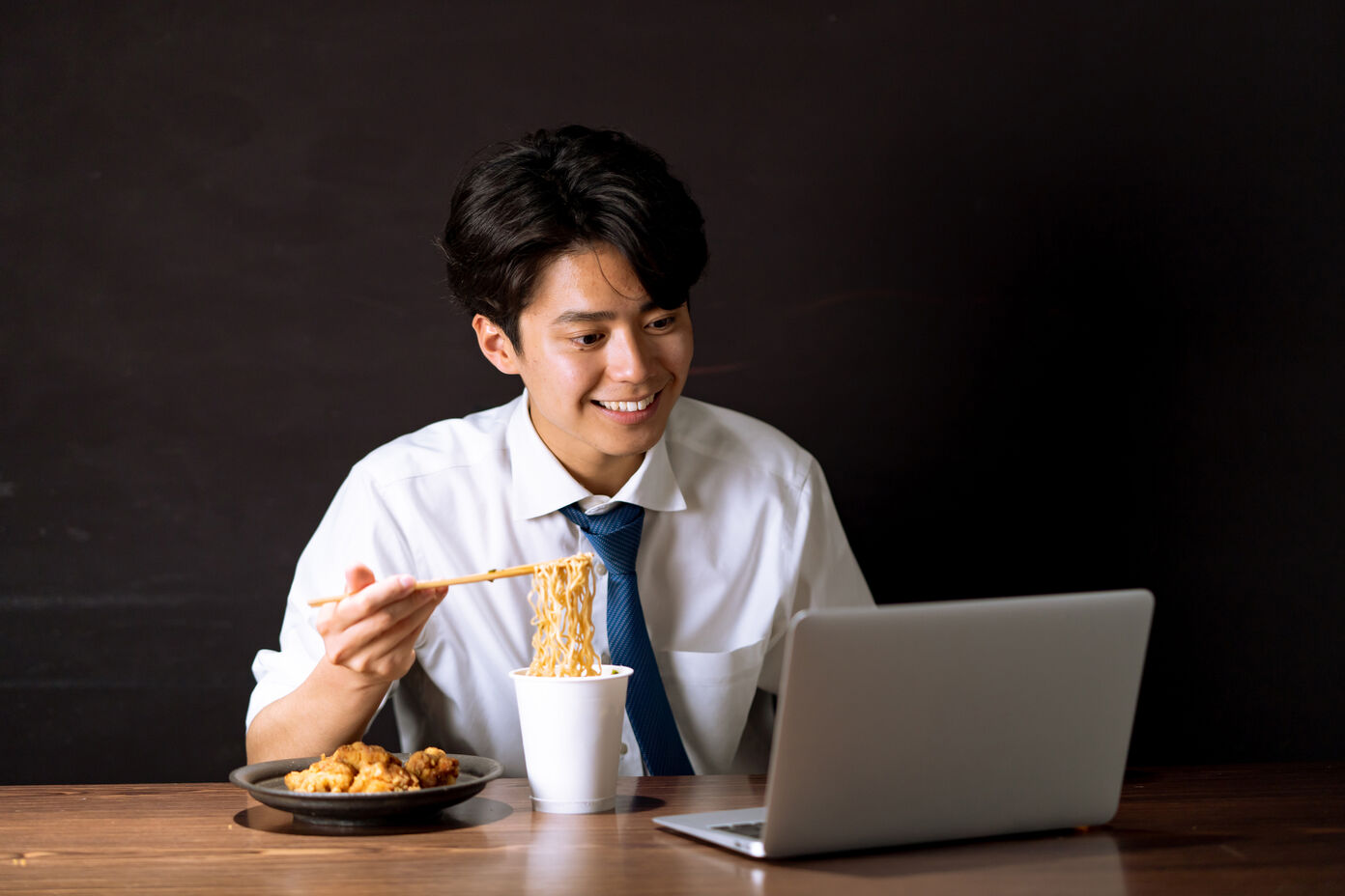 夜食のおすすめ15選！太らないレシピや簡単手軽なコンビニ商品も紹介の画像