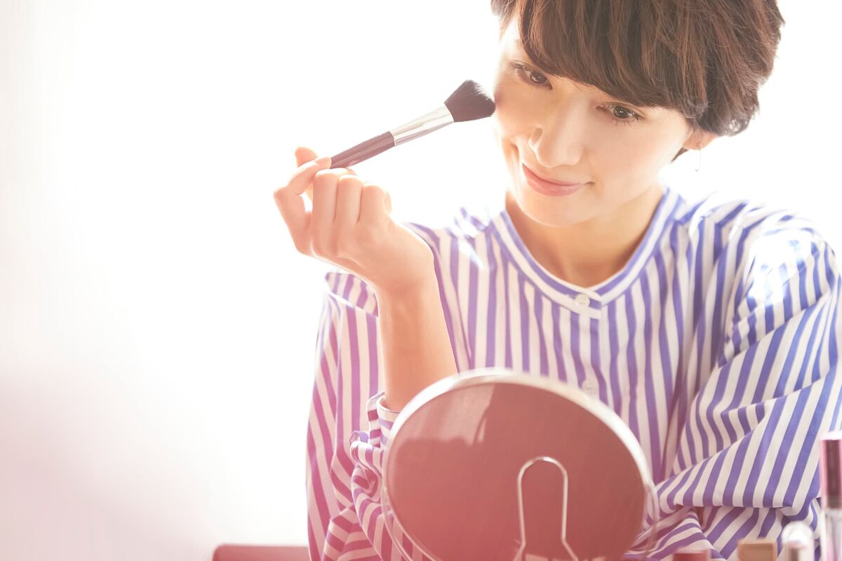 なぜ今リキッドチークが選ばれる？パウダーチークとの違いとメリット