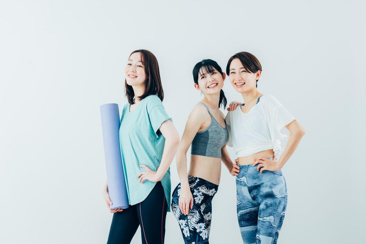 ヨガウェアを着た女性たち