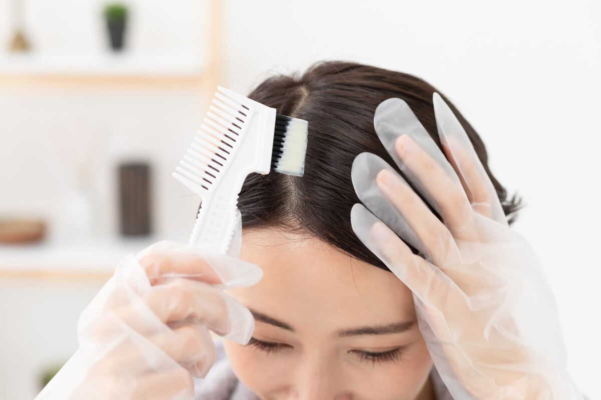 青いヘアカラー剤