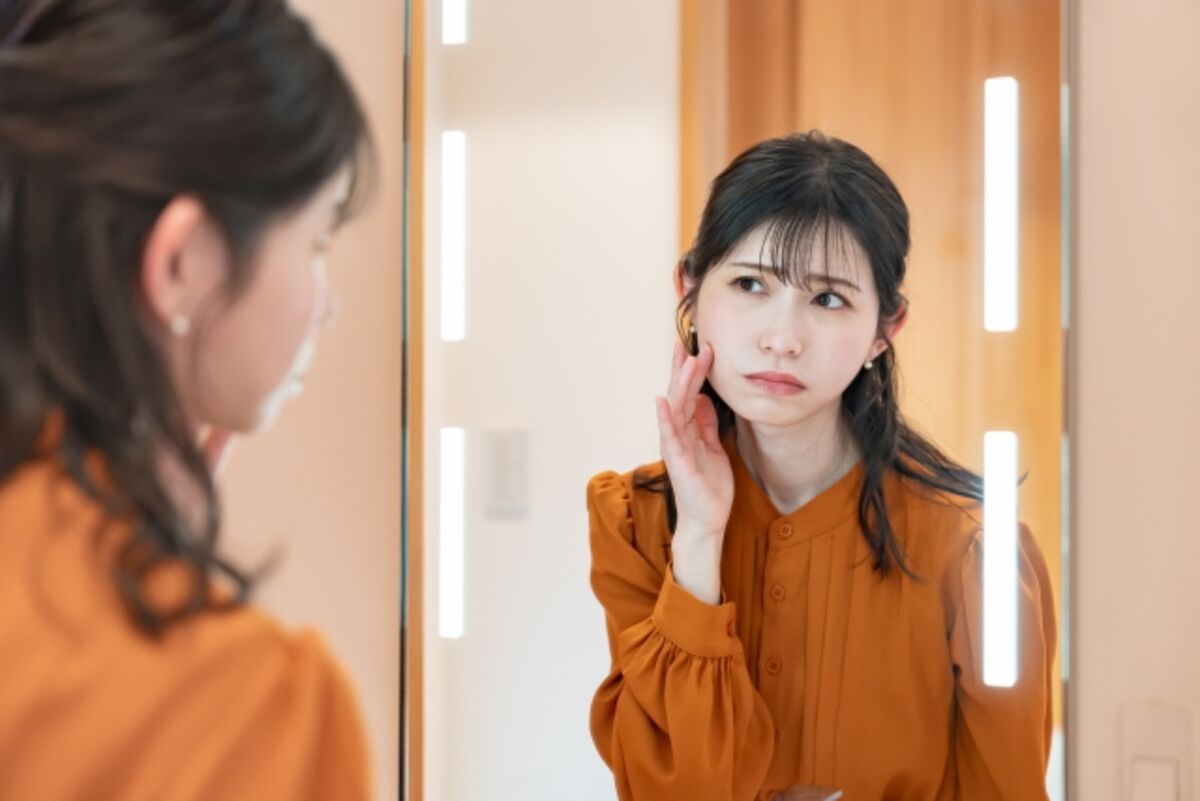 ニキビで悩む女性