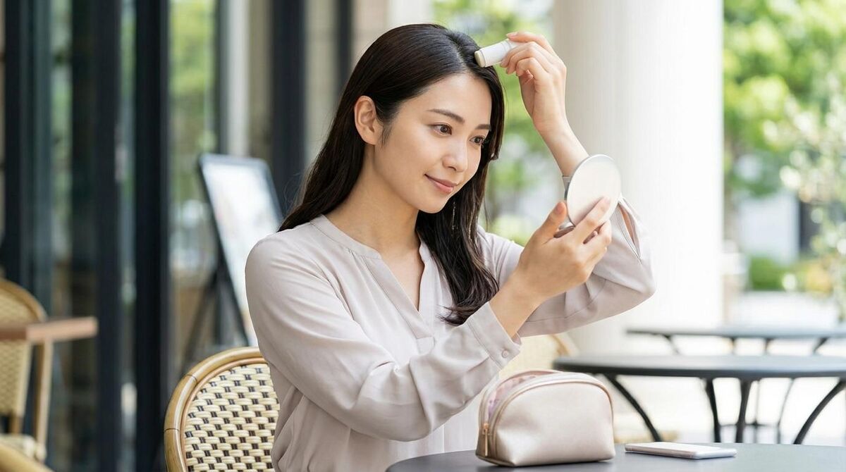 ワックスをつける女性