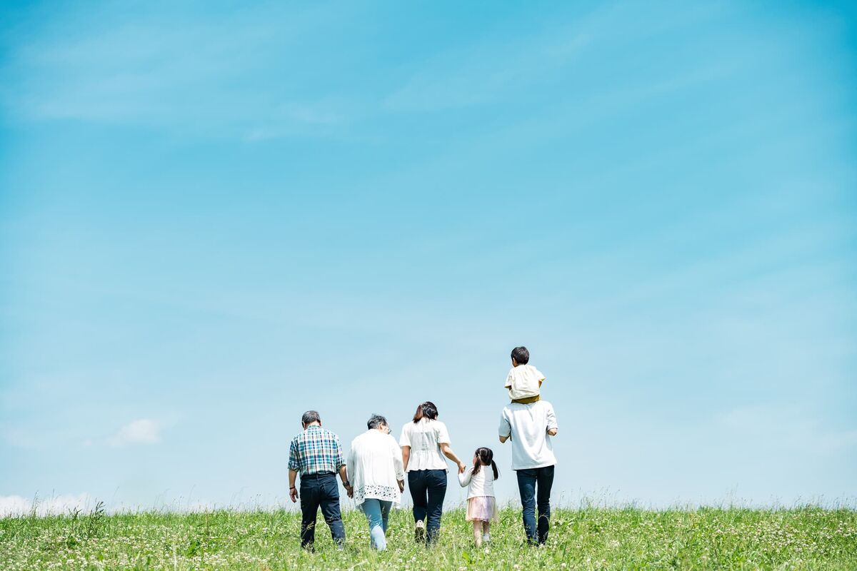 幸せそうな家族の姿