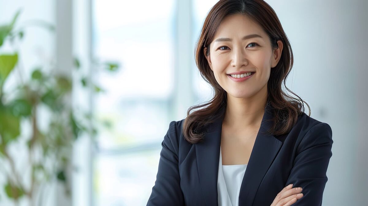 スーツの女性