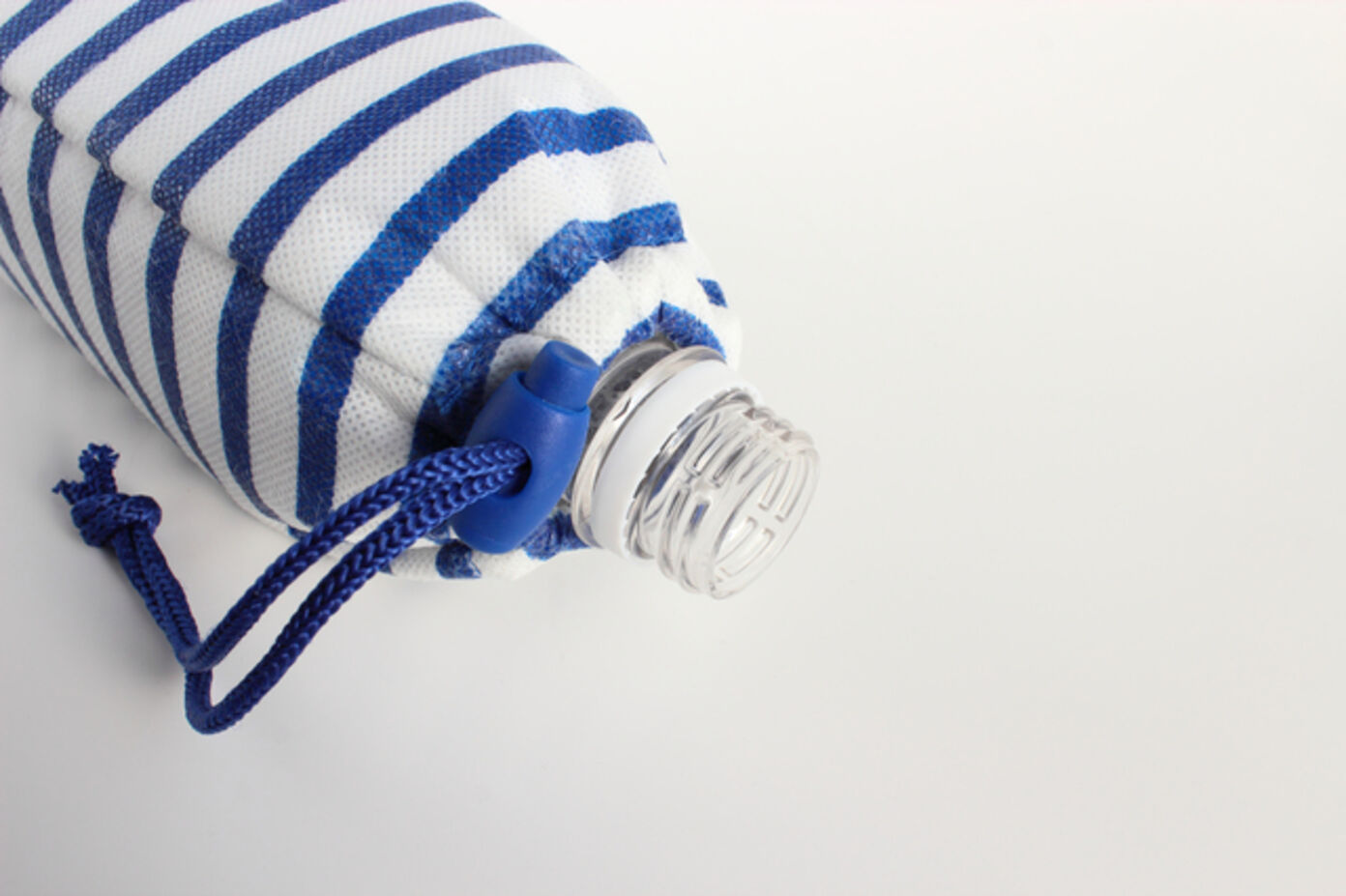 ペットボトルホルダーおすすめ12選！もう「ぬるい飲み物」と「結露」で悩まないの画像