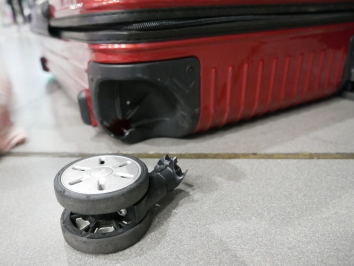 スーツケース壊れた