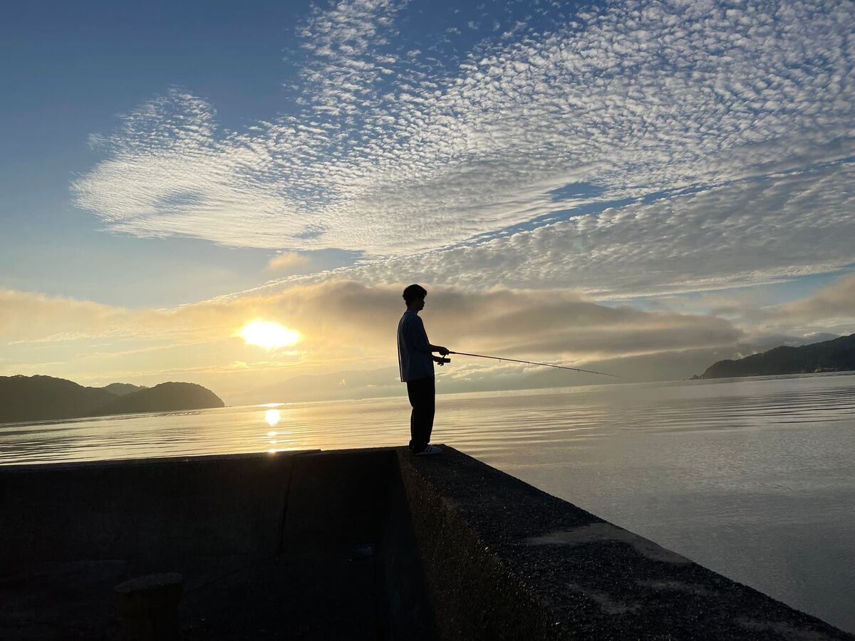 釣りをする人の姿