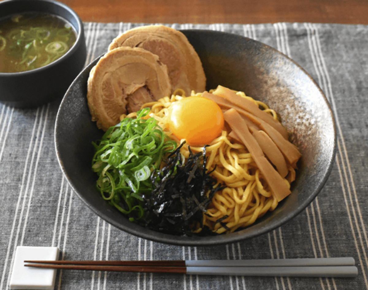 スープもおいしく！もちもち太麺の油そば