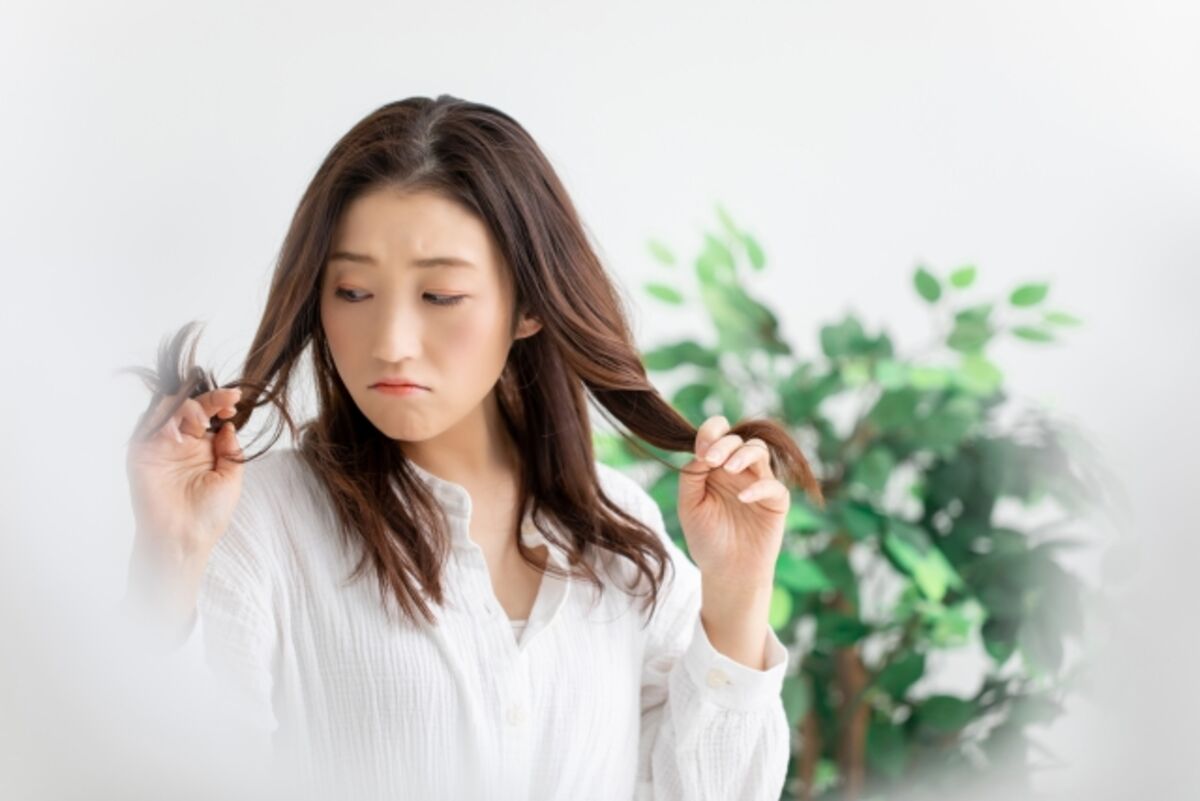 くせ毛の女性