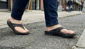 リカバリーサンダルのおすすめ14選！室内や外歩きでの選び方を解説 の画像