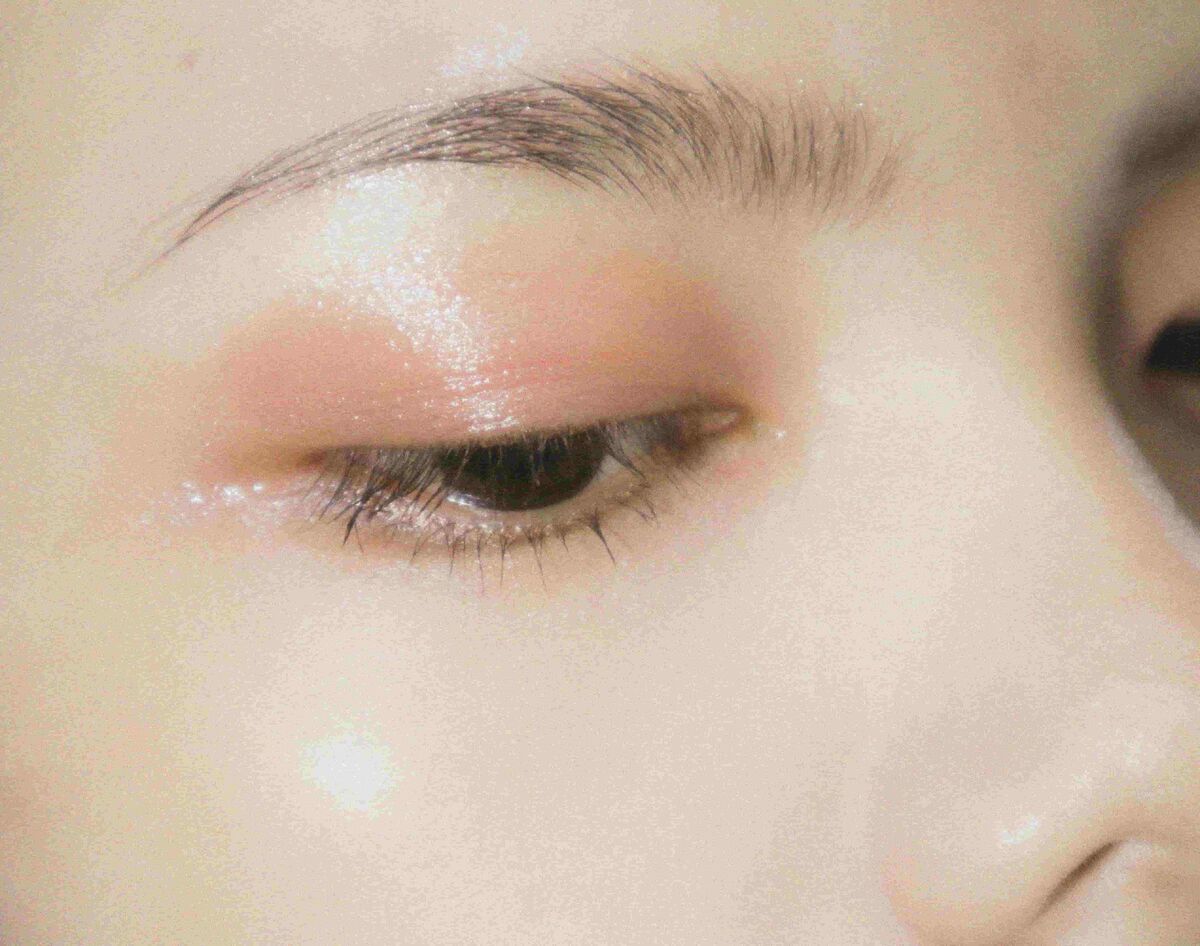 女性の眉毛