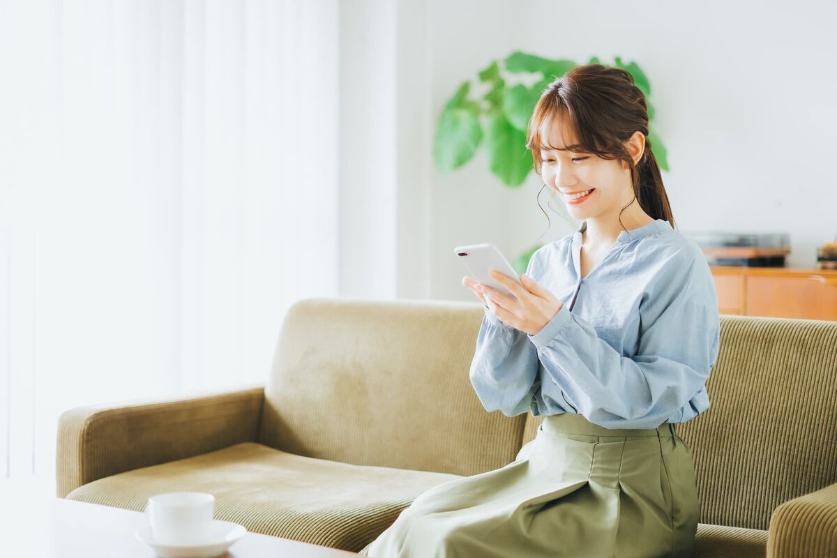 予約を取る女性