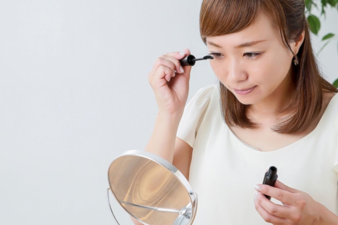 マスカラ下地のおすすめランキング！白くならない対処法は？プチプラも紹介の画像